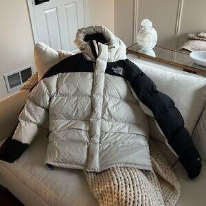 Medium Men’s North Face Puffer Jacket
